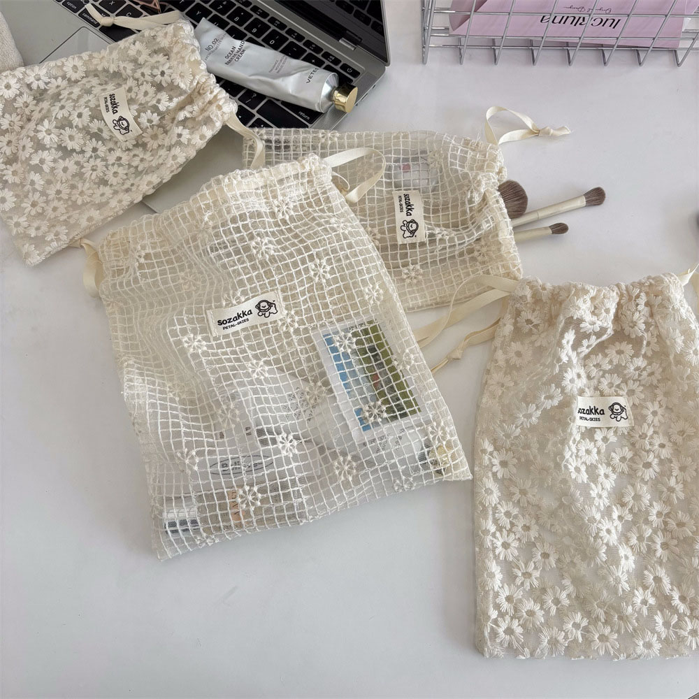 Lace Embroidered Daisy Mesh Dr - Makeup Organizer recension och pris