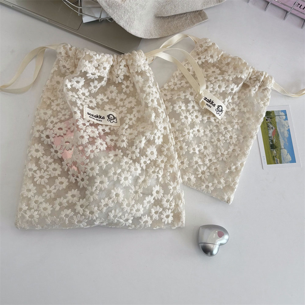 Lace Embroidered Daisy Mesh Dr - Makeup Organizer recension och pris