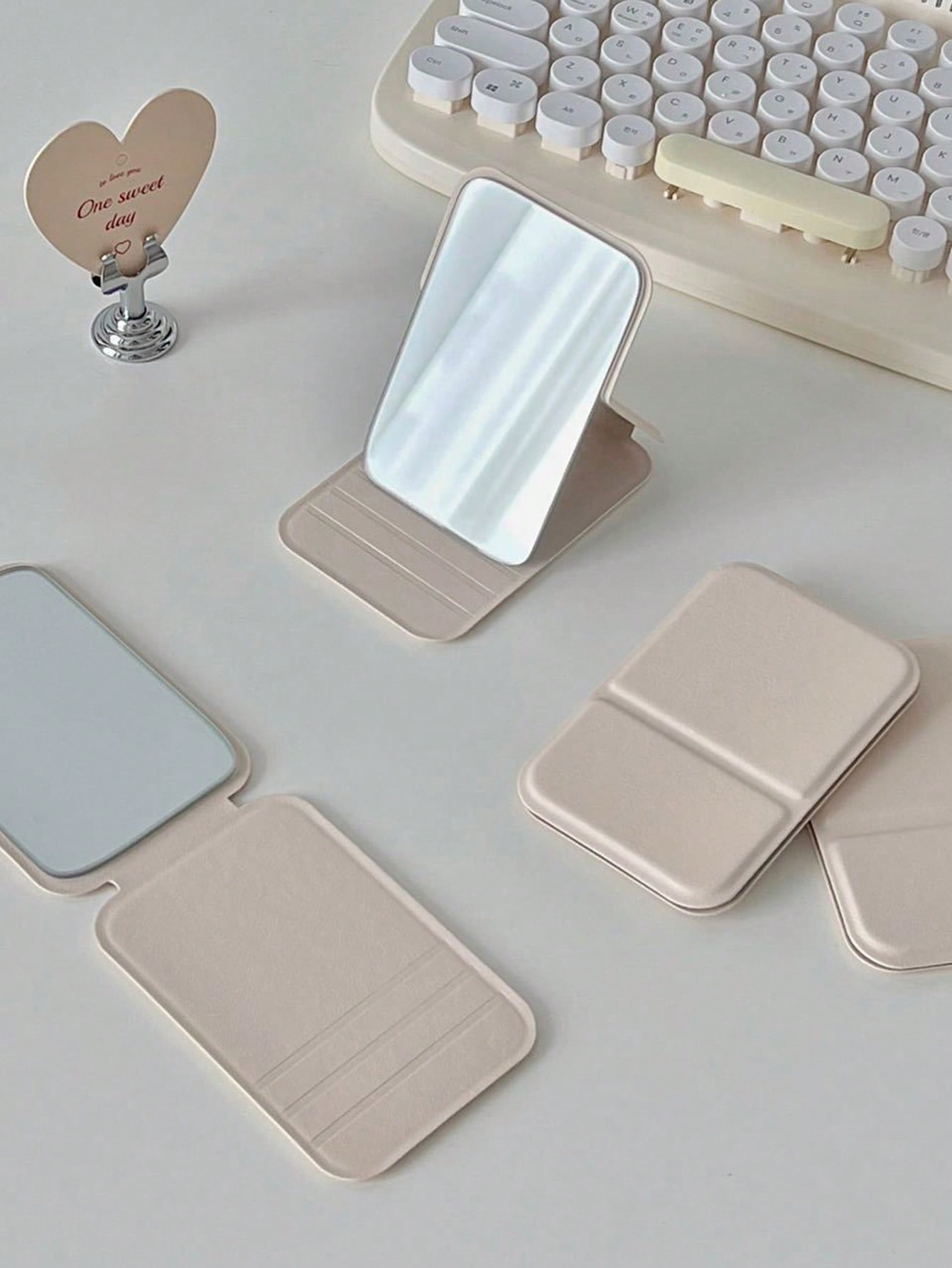 Portable Folding Mini Makeup M - Beauty Of Makeup recension och pris